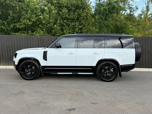Used 2024 Land Rover Defender 130 X-Dynamic SE AWD/4WD image 2