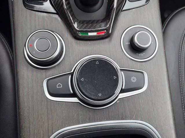 Used 2022 Alfa Romeo Stelvio Ti AWD/4WD image 34