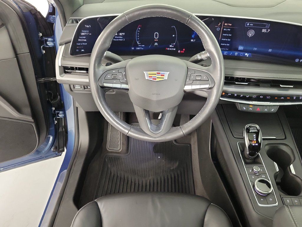 Certified 2024 Cadillac XT4 Luxury w/ Cold Weather Package FWD image 18