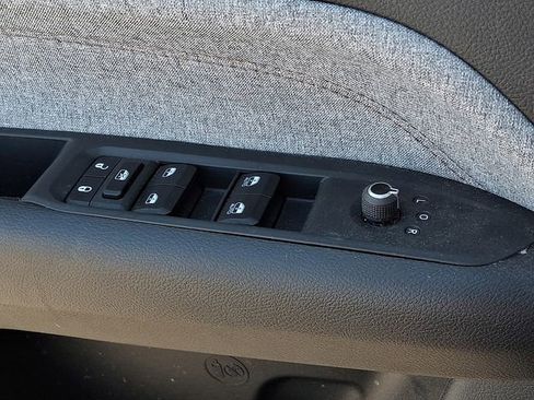 Used 2023 Jeep Compass Latitude AWD/4WD image 19