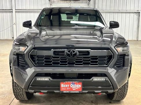 Used 2025 Toyota Tacoma TRD Off-Road AWD/4WD image 2