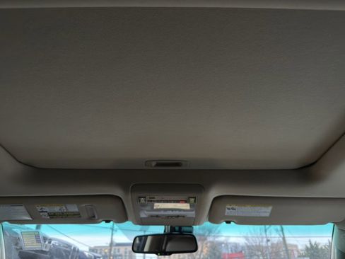 Used 2011 Toyota Land Cruiser image 32