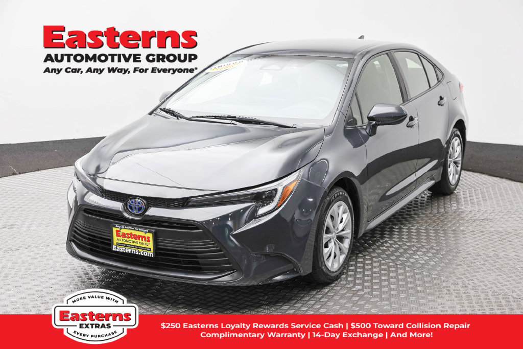 Used 2023 Toyota Corolla LE FWD image 1