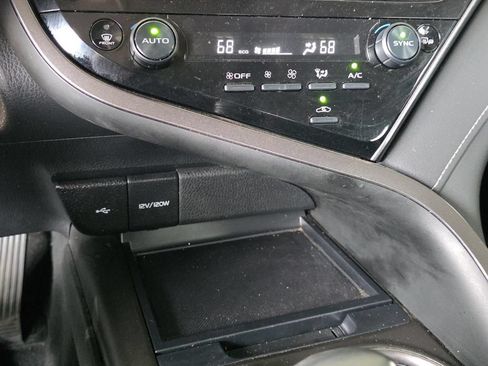 Used 2024 Toyota Camry SE FWD image 17