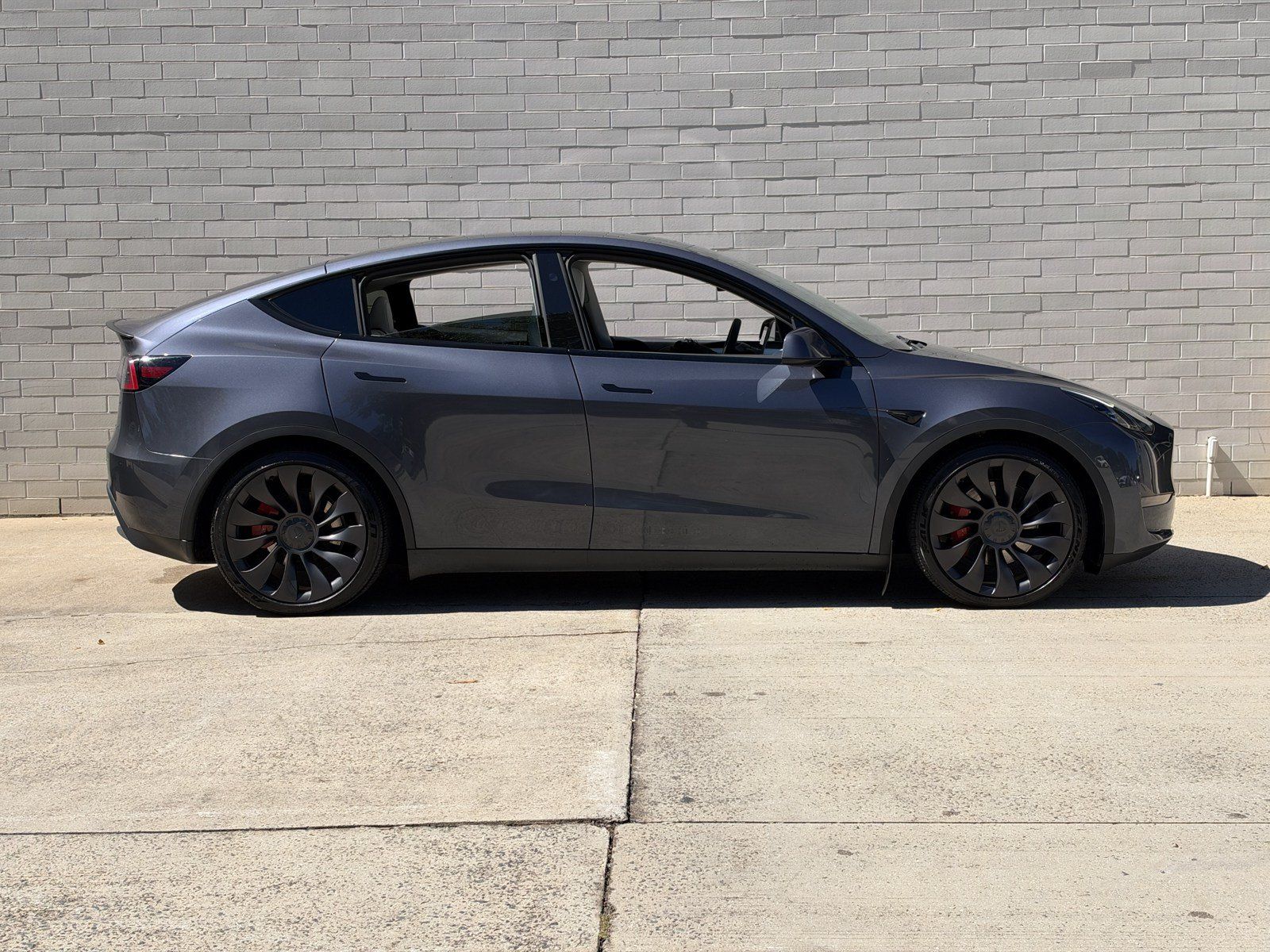 Used 2023 Tesla Model Y Performance AWD/4WD image 2