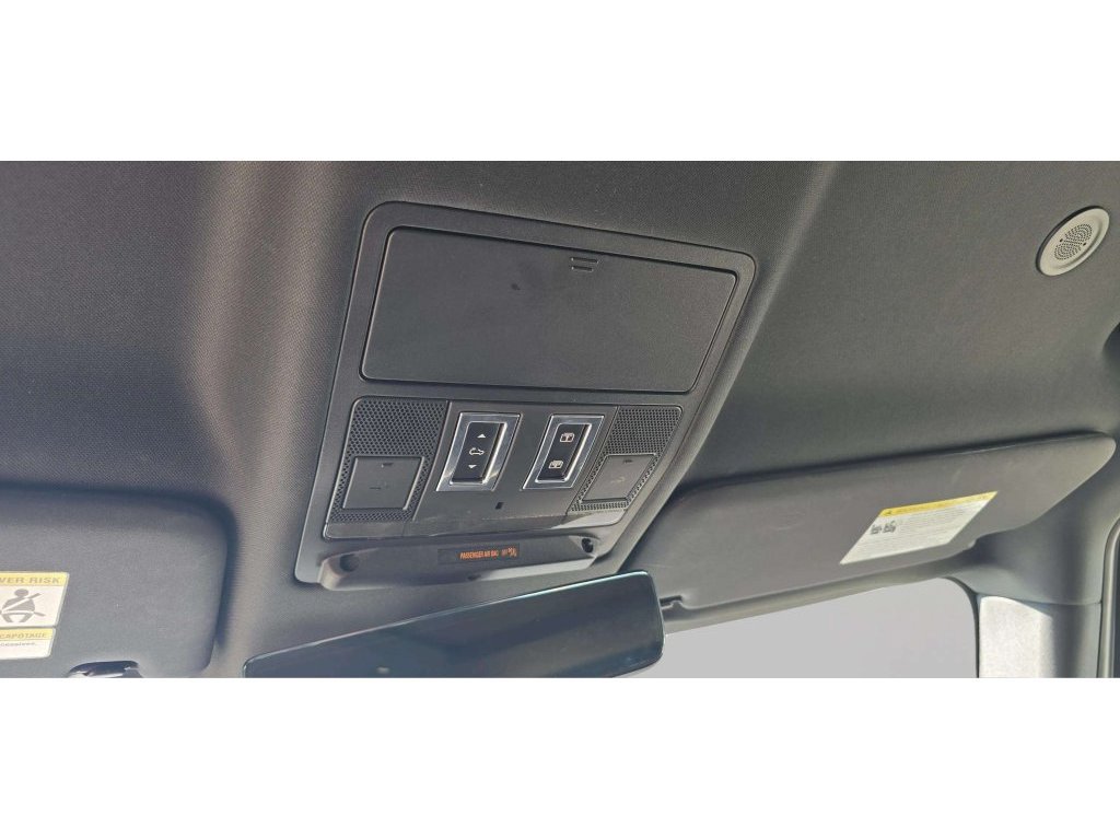 Used 2021 Land Rover Defender 110 X-Dynamic SE AWD/4WD image 11