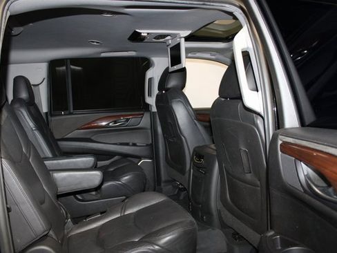 Used 2019 Cadillac Escalade ESV Premium Luxury image 12