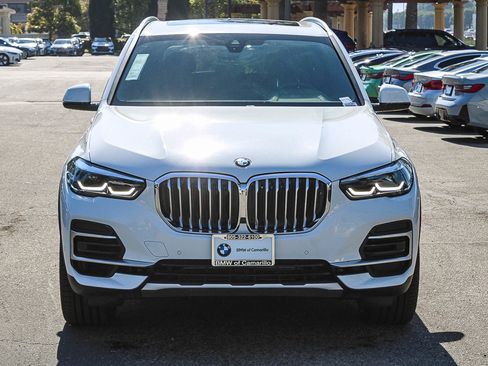 Used 2022 BMW X5 xDrive40i w/ Parking Assistance Package AWD/4WD image 2