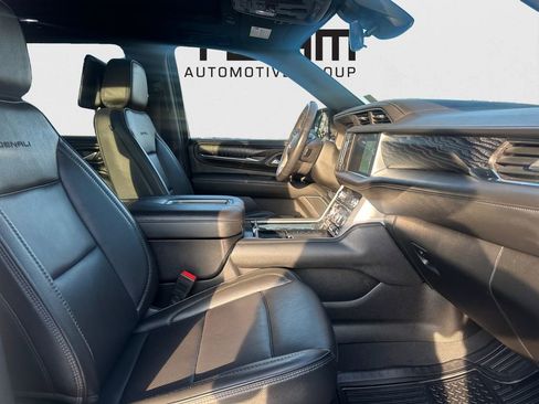 Used 2024 GMC Yukon XL Denali w/ Advanced Technology Package image 27