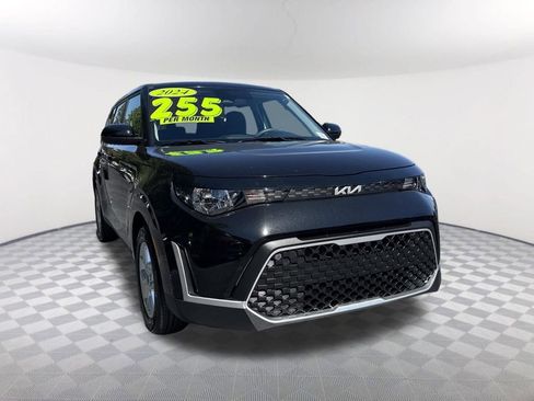 Used 2025 Kia Soul LX w/ LX Technology Package FWD image 3