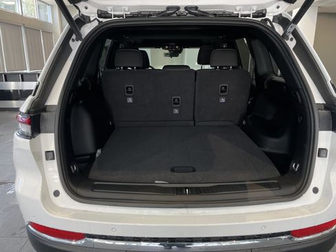 New 2025 Jeep Grand Cherokee Laredo X w/ Luxury Tech Group I image 36