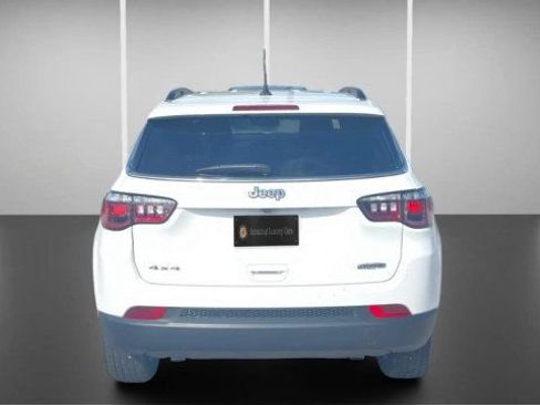 Used 2025 Jeep Compass Latitude AWD/4WD image 9