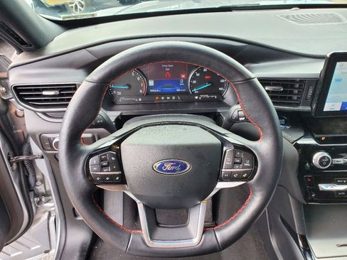 Used 2023 Ford Explorer ST-Line w/ Class IV Trailer Tow Package image 18