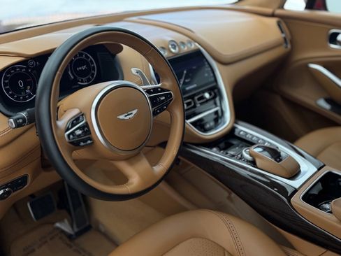 Used 2021 Aston Martin DBX image 9