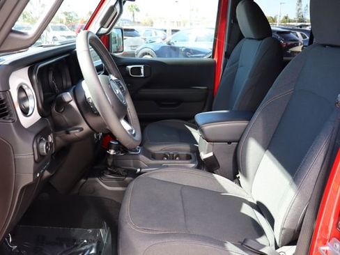 Used 2025 Jeep Wrangler Unlimited Sahara w/ Safety Group image 18