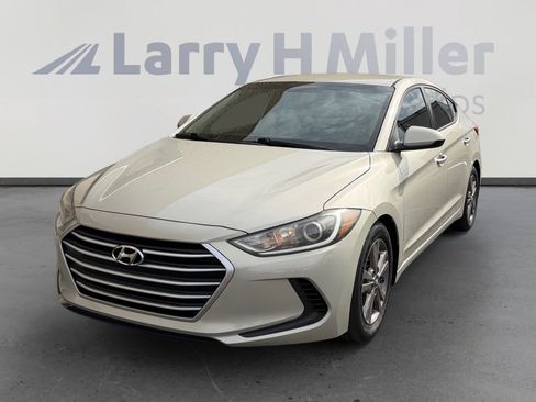 Used 2017 Hyundai Elantra SE image 1