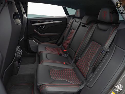 Used 2021 Lamborghini Urus image 23