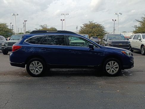 Used 2016 Subaru Outback 2.5i Premium AWD/4WD image 2