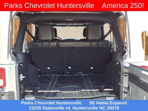 Used 2017 Jeep Wrangler Unlimited Sahara w/ Connectivity Group AWD/4WD image 34