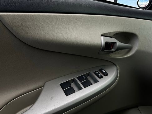 Used 2013 Toyota Corolla LE image 18