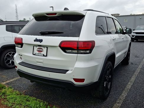 Used 2019 Jeep Grand Cherokee Laredo AWD/4WD image 4