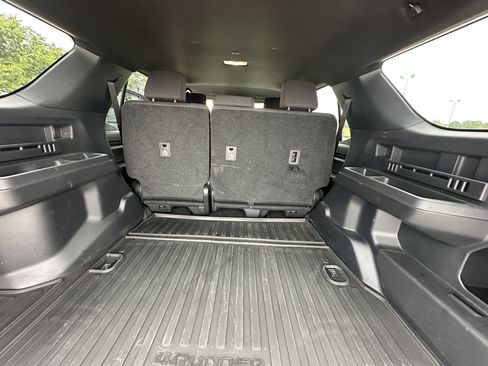 Used 2025 Toyota 4Runner SR5 AWD/4WD image 19