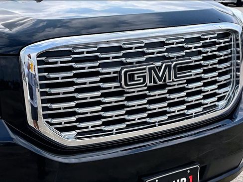 Used 2019 GMC Yukon Denali w/ Denali Ultimate Package AWD/4WD image 30