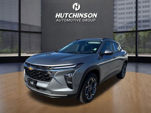 Certified 2025 Chevrolet Trax LT w/ LT Convenience Package image 7