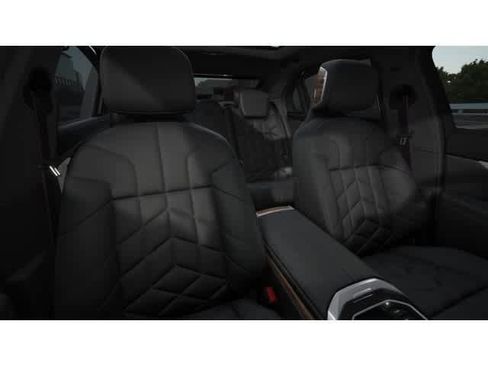 New 2025 BMW i7 xDrive60 image 11