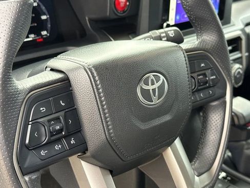 Used 2025 Toyota Corolla LE image 29