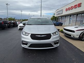 New 2026 Chrysler Pacifica Select video 2