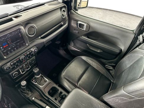 Used 2020 Jeep Wrangler Unlimited Sahara image 30