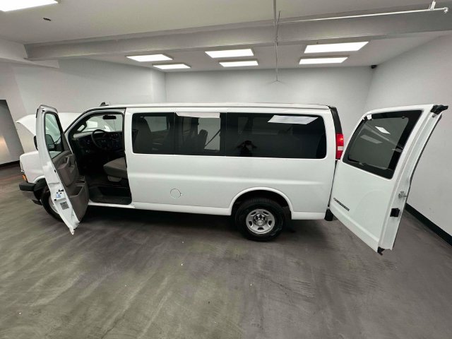 Used 2018 Chevrolet Express 2500 LT w/ LT Preferred Equipment Group RWD image 19