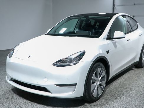 Used 2021 Tesla Model Y Long Range AWD/4WD image 26