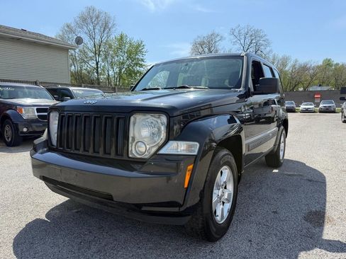 Used 2012 Jeep Liberty Sport image 3