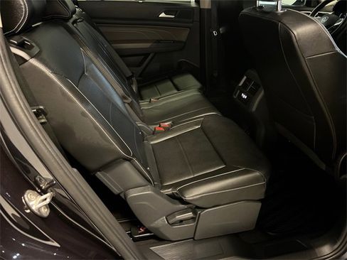Certified 2022 Volkswagen Atlas SEL R-Line image 13