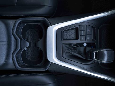 Used 2019 Toyota RAV4 XLE Premium image 27