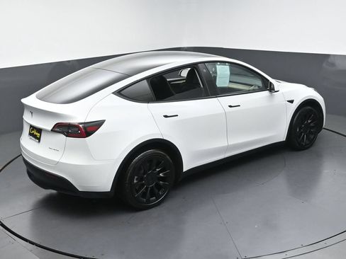 Used 2023 Tesla Model Y Long Range AWD/4WD image 37