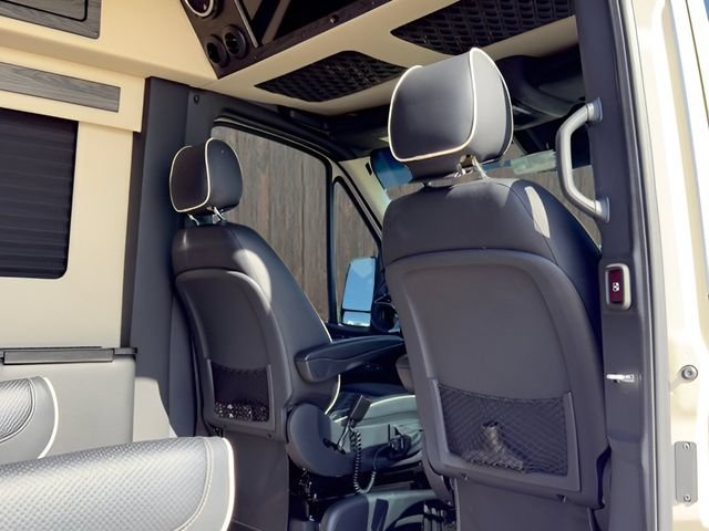 Used 2025 Mercedes-Benz Sprinter 3500 image 21
