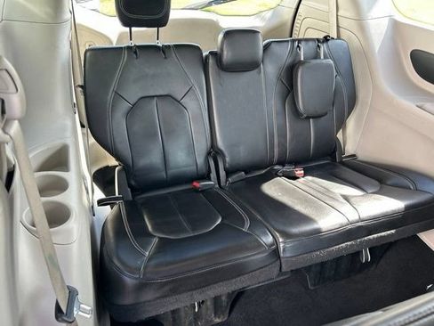 Used 2023 Chrysler Pacifica Touring-L FWD image 52