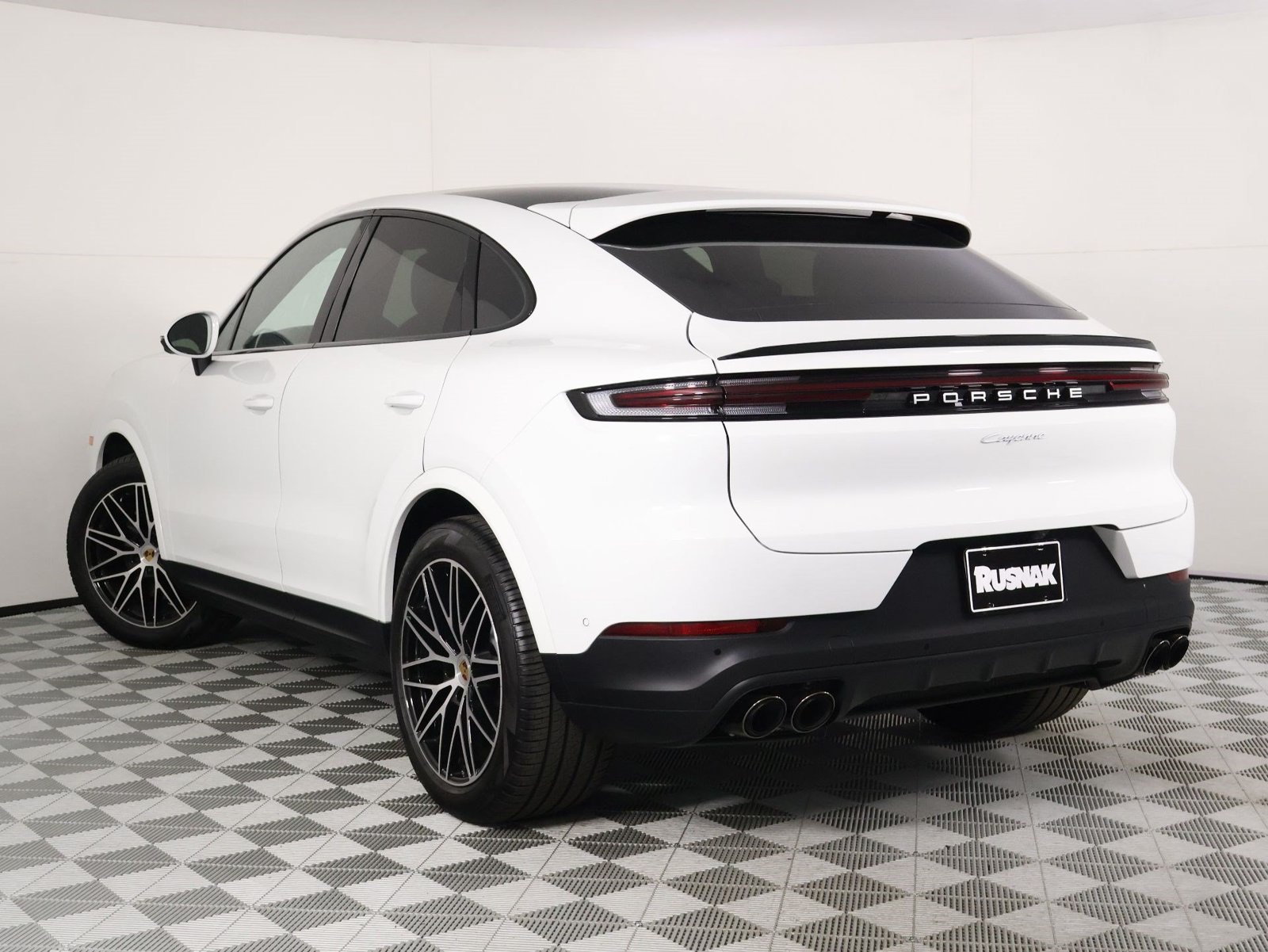 Certified 2026 Porsche Cayenne Coupe AWD/4WD image 3