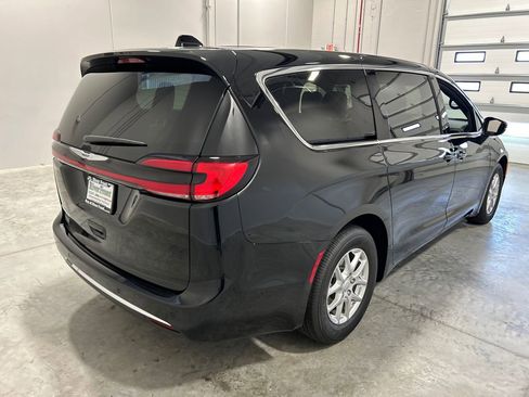 New 2025 Chrysler Pacifica Select image 6