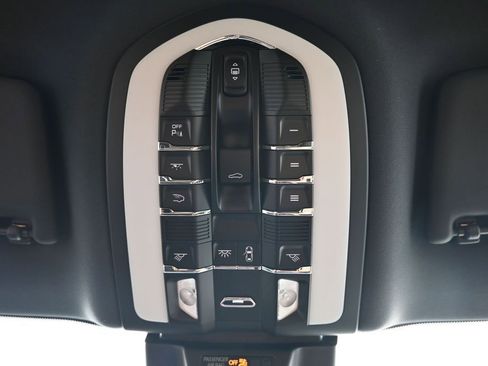 Used 2026 Porsche Macan AWD/4WD image 21