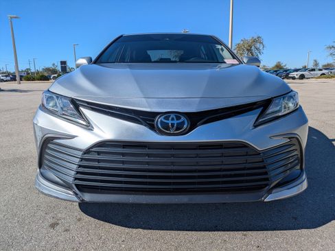 Used 2022 Toyota Camry LE image 3