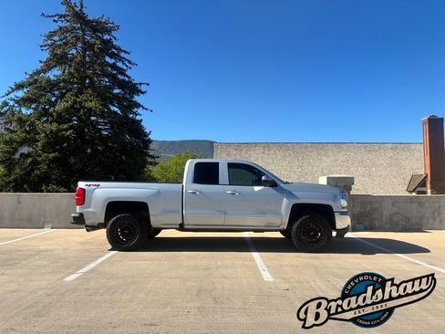Used 2018 Chevrolet Silverado 1500 LT AWD/4WD image 3