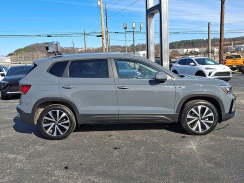 Used 2023 Volkswagen Taos SE w/ Panoramic Sunroof Package image 10