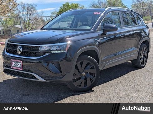 Used 2024 Volkswagen Taos SE image 1