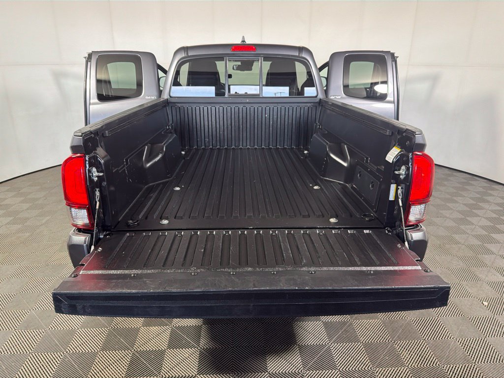 Used 2022 Toyota Tacoma SR5 AWD/4WD image 21
