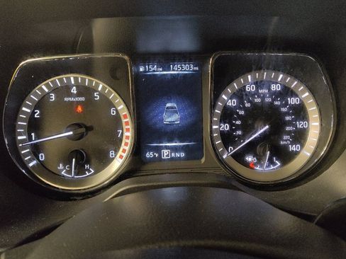 Used 2017 Nissan Titan SV RWD image 23