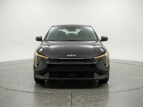 Used 2025 Kia K4 LXS image 2